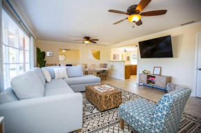 TWO LIVING QUARTERS, 6MIN WALK TO BEACH, FEW STEPS FROM RESTAURANTS